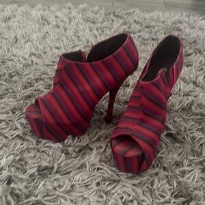 Colorful stripe heel